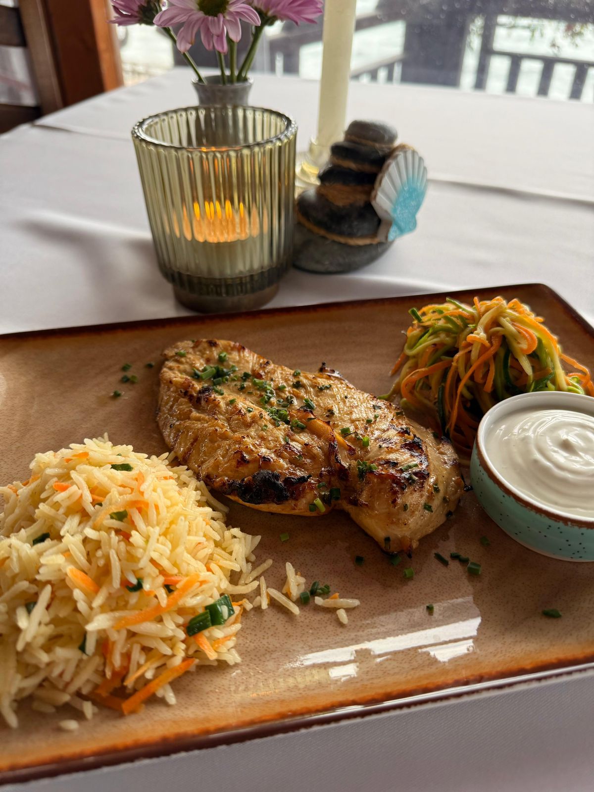 Grilled chicken with rice and vegetables